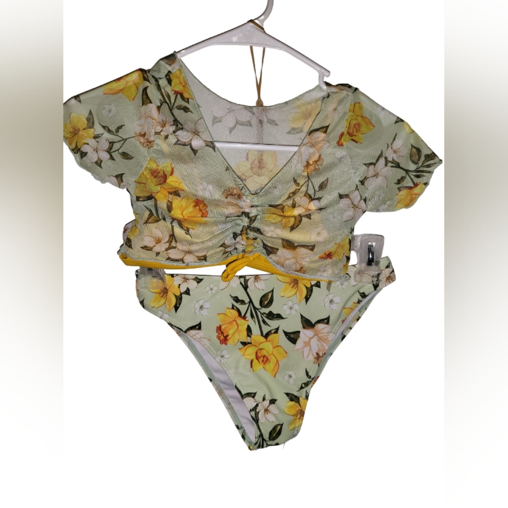 2 For $7 Bundle And Save!! Shein green floral and yellow 3 piece swim set. Sz 10